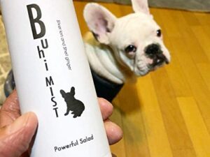 抗菌消臭ミスト-Buhimist-ボトルと白い犬
